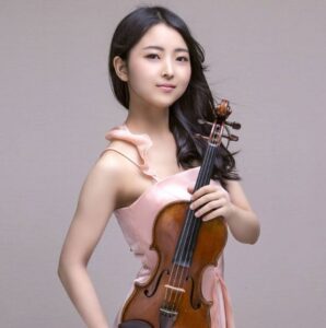 小野田さとさん　バイオリン　写真